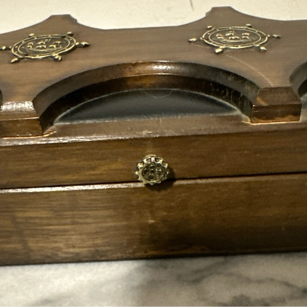 Wooden pirates chest jewelry Box sailboat/ sailboat wheel details - Picture 5 of 16